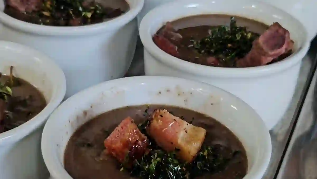 Pratos preparados pela equipe da IN Alimentação